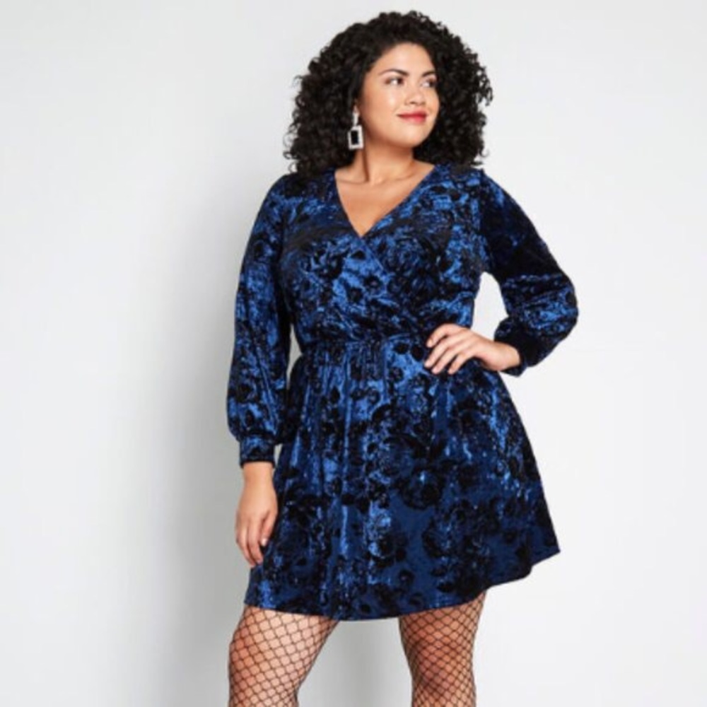 ModCloth Luxe Structure velvet dress Size S NWT